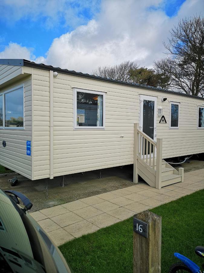 Lakeland Leisure Park Hotel Flookburgh Bagian luar foto