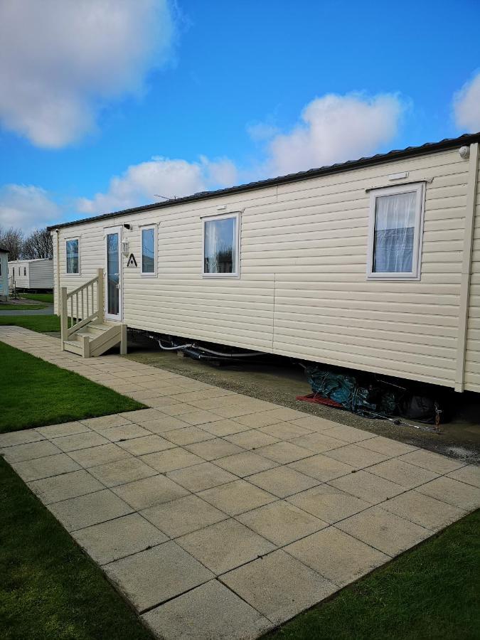 Lakeland Leisure Park Hotel Flookburgh Bagian luar foto