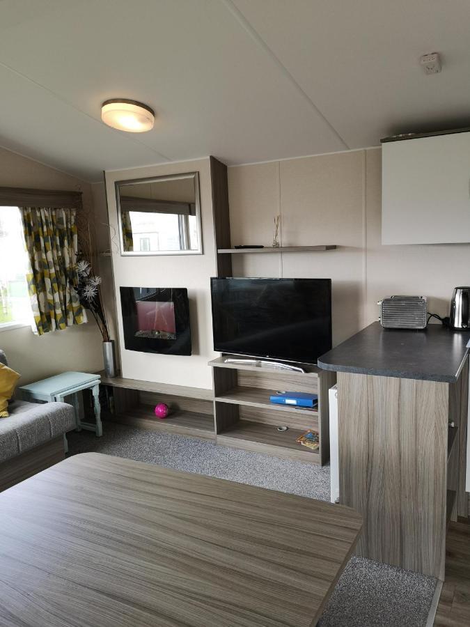 Lakeland Leisure Park Hotel Flookburgh Bagian luar foto