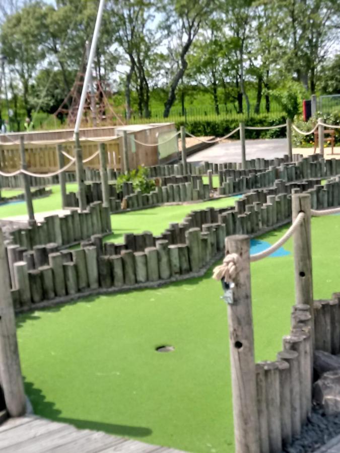Lakeland Leisure Park Hotel Flookburgh Bagian luar foto